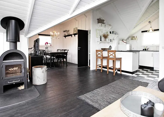 6 Person In Ansager-by Traum * Ansager