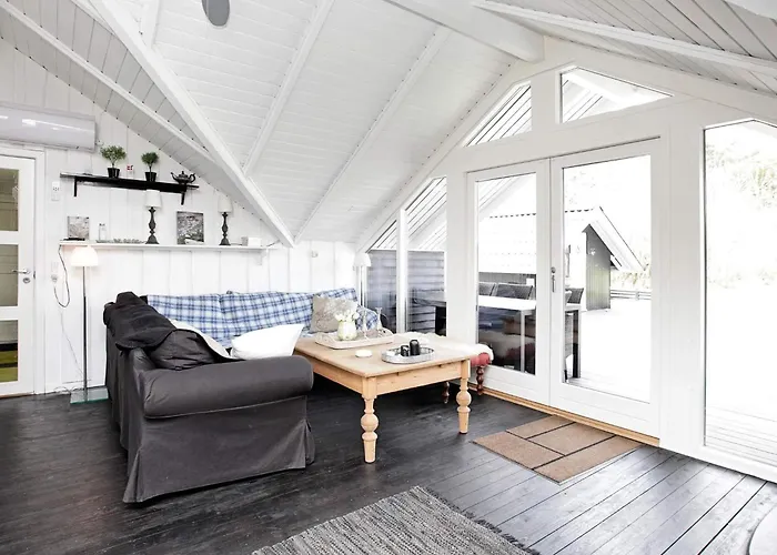 6 Person In Ansager-by Traum *