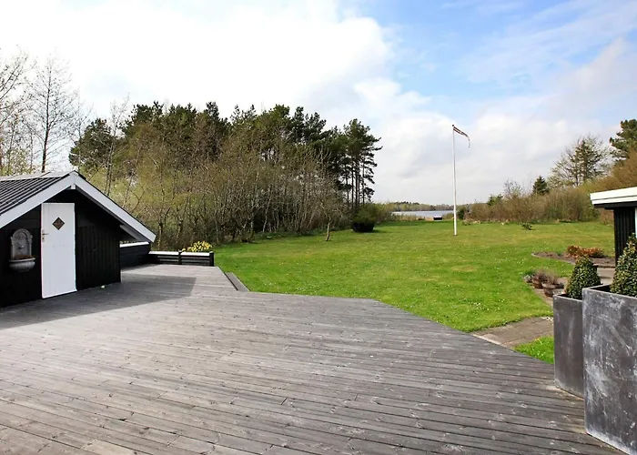 6 Person In Ansager-by Traum Ansager