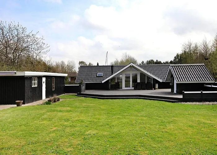 6 Person In Ansager-by Traum